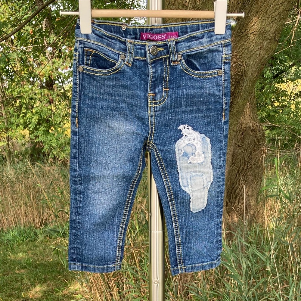 Vigoss: Girl’s patched/distressed/embellished jeans.  Size 3T.